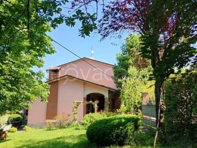 Villa Indipendente in vendita a Castana, Lombardia