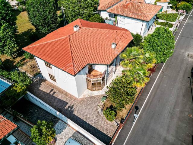 Villa Indipendente in vendita a Castelfranco Veneto, Veneto