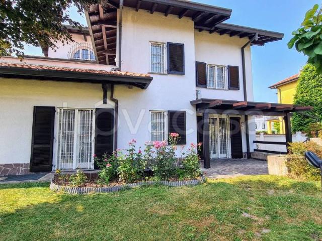 Villa Indipendente in vendita a Castegnate, Castellanza
