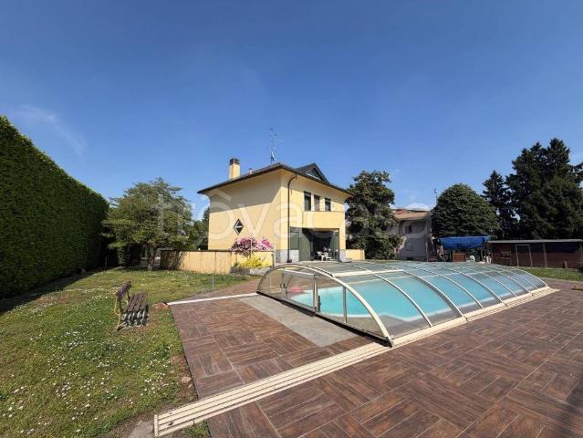 Villa Indipendente in vendita a Castegnate, Castellanza