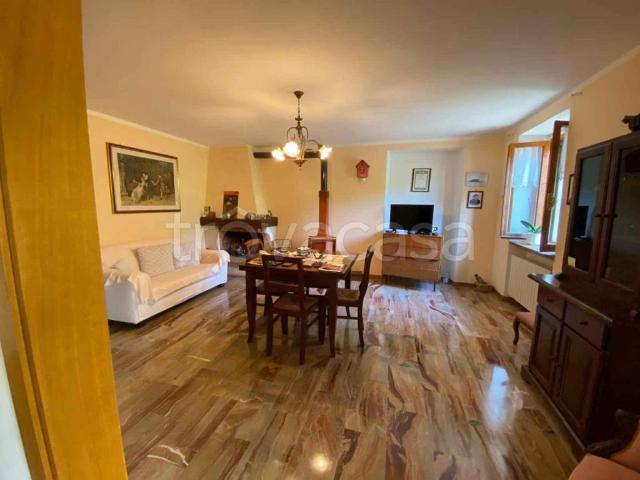 Villa Indipendente in vendita a Appennino Reggiano, Re