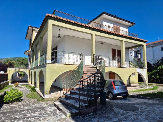 Villa Indipendente in vendita a Castelnuovo Cilento, Campania