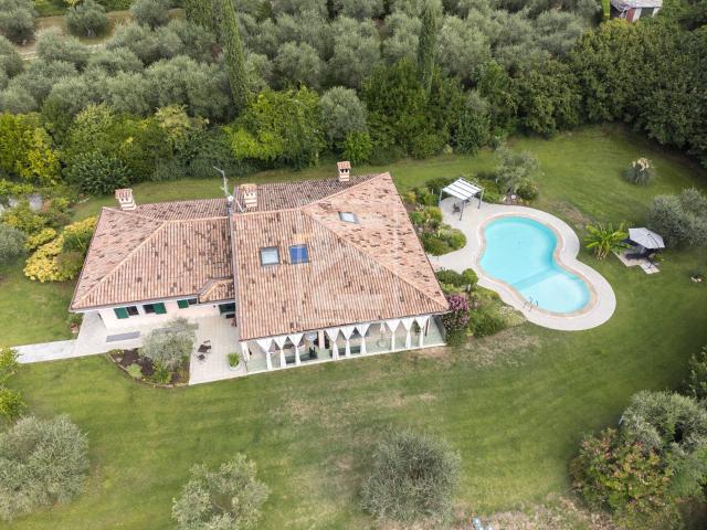 Villa Indipendente in vendita a Pastrengo, Veneto