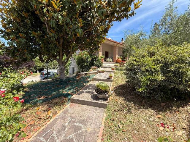 Villa Indipendente in vendita a Castelnuovo Di Farfa, Lazio