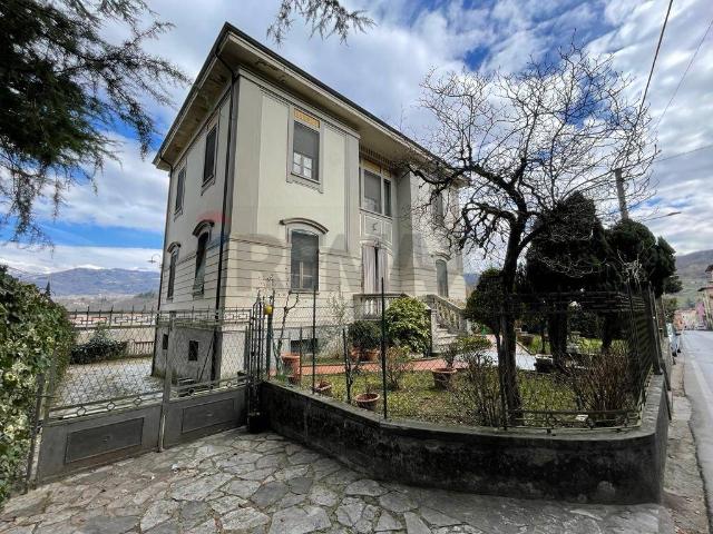 Villa Indipendente in vendita a Unione Comuni Garfagnana, Castelnuovo Di Garfagnana