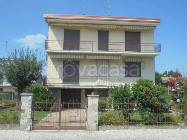 Villa Indipendente in vendita a Casenuove, Castelvetro Piacentino