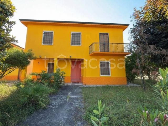 Villa Indipendente in vendita a Castelvetro Piacentino, Reggio Emilia