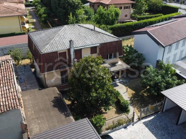 Villa Indipendente in vendita a Castrezzato, Lombardia