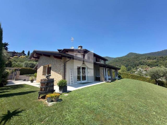 Villa Indipendente in vendita a Cenate Sopra, Lombardia
