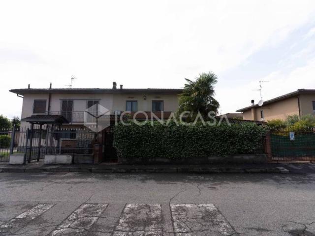 Villa Indipendente in vendita a Cerro Al Lambro, Lombardia
