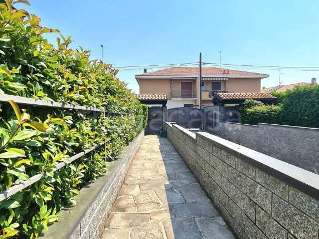 Villa Indipendente in vendita a Cerro Maggiore, Lombardia