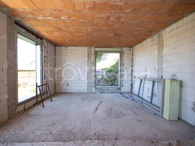 Villa Indipendente in vendita a Cesana Brianza, Lombardia