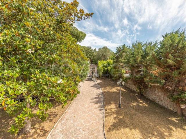 Villa Indipendente in vendita a Vigneti II, Roma Capitale