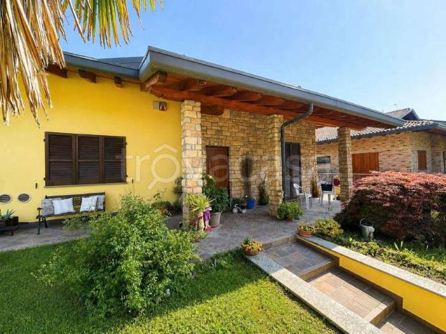 Villa Indipendente in vendita a Villasola, Cisano Bergamasco