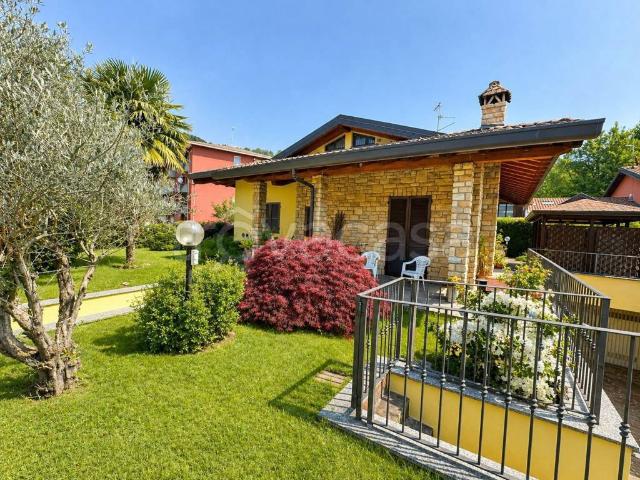 Villa Indipendente in vendita a Cisano Bergamasco, Lombardia