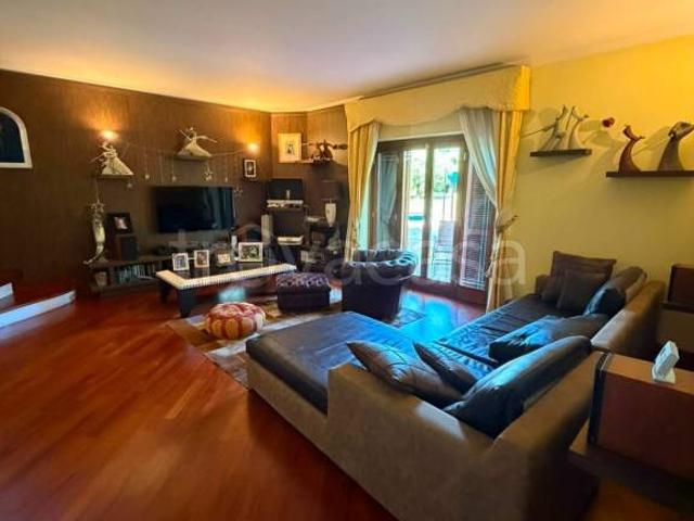 Villa Indipendente in vendita a Quartiere San Valentino, Cisterna Di Latina