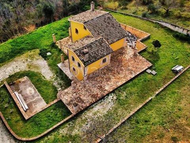 Villa Indipendente in vendita a Contrada San Savino, Marche