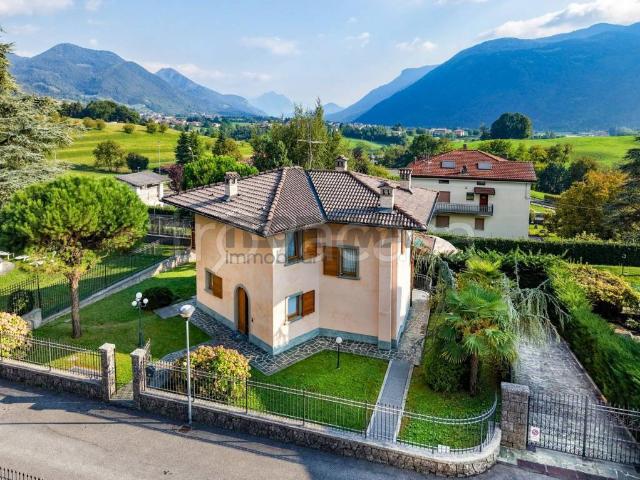 Villa Indipendente in vendita a San Francesco d'Assisi, Clusone