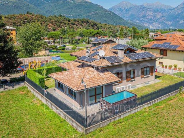 Villa Indipendente in vendita a Villatico, Colico