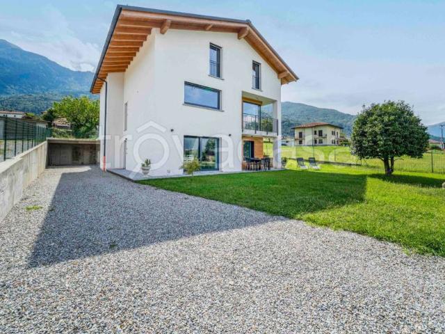 Villa Indipendente in vendita a Laghetto, Colico