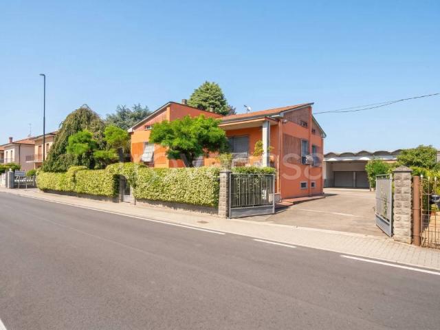 Villa Indipendente in vendita a Collecchio, Reggio Emilia