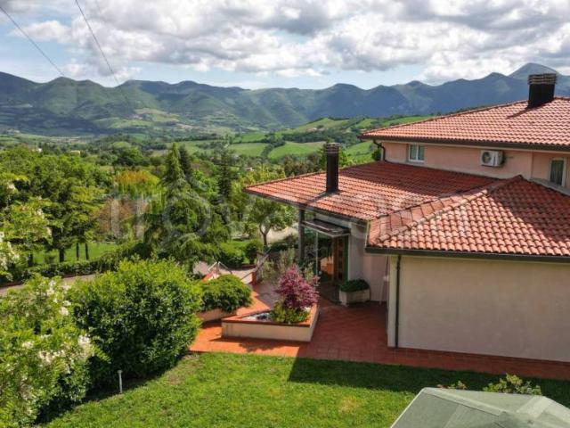 Villa Indipendente in vendita a Collepaganello, Fabriano