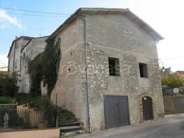 Villa Indipendente in vendita a Collepietro, Abruzzo