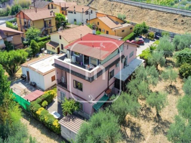 Villa Indipendente in vendita a Colonna, Roma Capitale