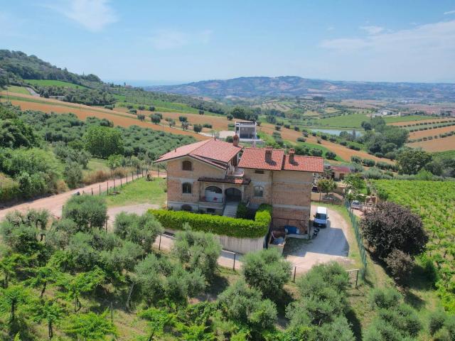 Villa Indipendente in vendita a Unione dei Comuni della Val Vibrata, Colonnella