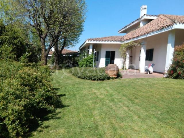 Villa Indipendente in vendita a Corbetta, Lombardia