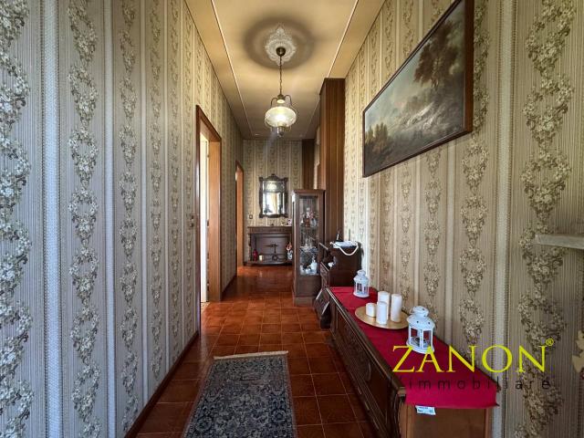 Villa Indipendente in vendita a Cormons, Friuli-Venezia Giulia