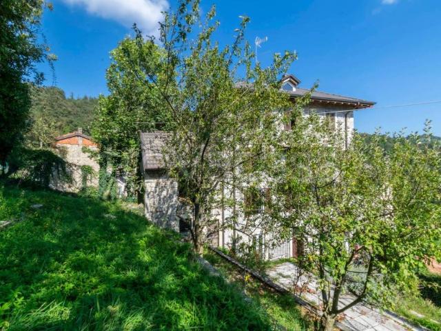 Villa Indipendente in vendita a Brancilione, Corna Imagna