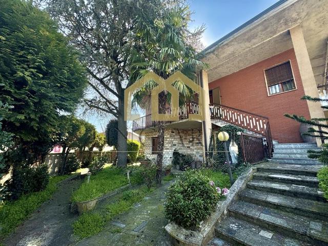 Villa Indipendente in vendita a Corteolona, Lombardia