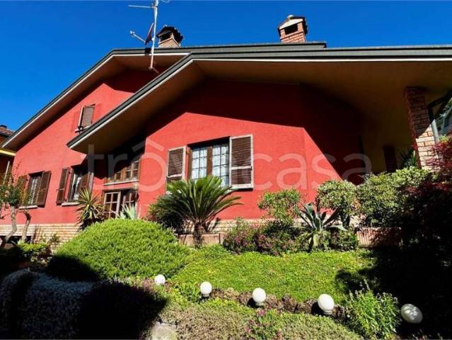 Villa Indipendente in vendita a Costa Volpino, Lombardia