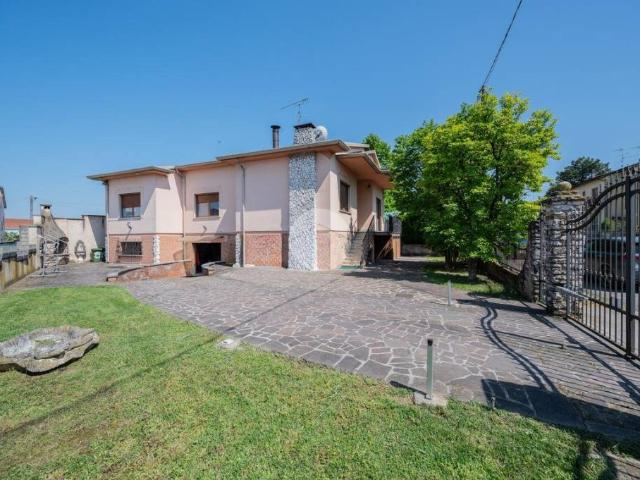 Villa Indipendente in vendita a Corte Gerile, Curtatone