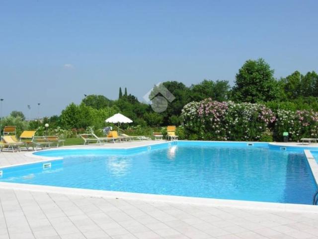 Villa Indipendente in vendita a Desenzano Del Garda, Brescia