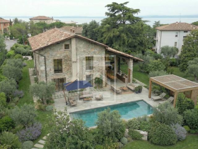 Villa Indipendente in vendita a Desenzano Del Garda, Lombardia