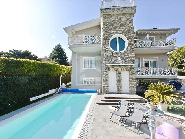 Villa Indipendente in vendita a Desenzano Del Garda, Brescia
