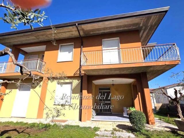 Villa Indipendente in vendita a Rivoltella del Garda, Desenzano Del Garda