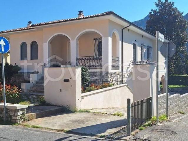 Villa Indipendente in vendita a Unione dei comuni Media Valle del Serchio, Borgo A Mozzano