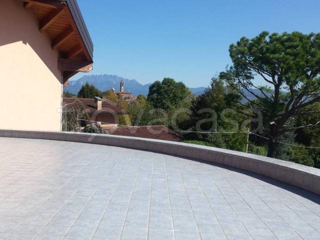 Villa Indipendente in vendita a Erba, Como