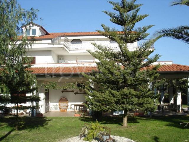 Villa Indipendente in vendita a Falciano Del Massico, Campania