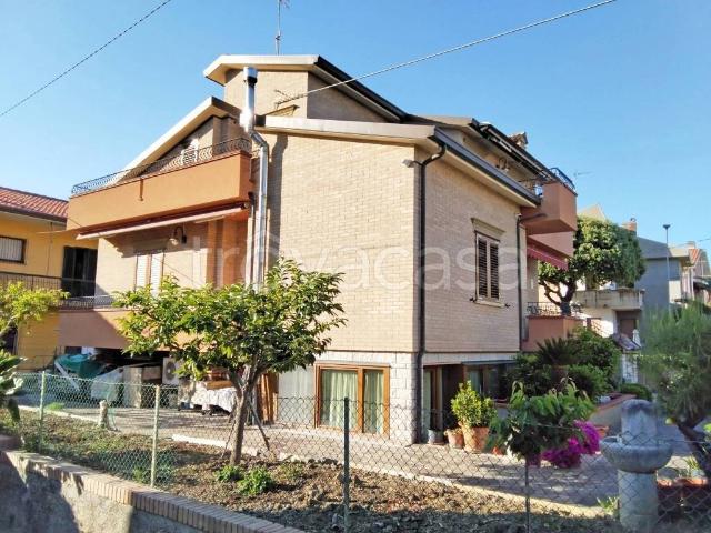 Villa Indipendente in vendita a Gimarra, Marche