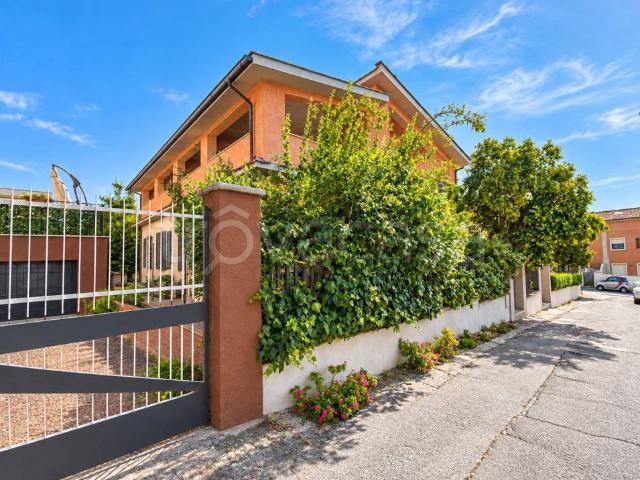 Villa Indipendente in vendita a Passo Corese, Fara in Sabina