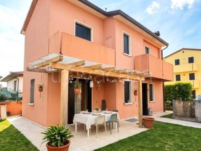 Villa Indipendente in vendita a Romano D'ezzelino, Veneto