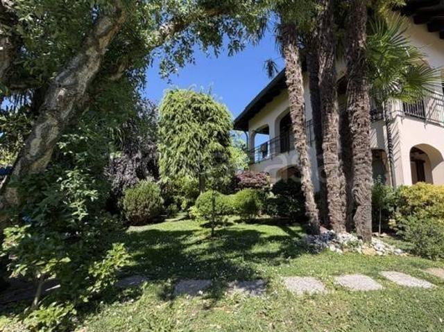 Villa Indipendente in vendita a Fenegrò, Lombardia