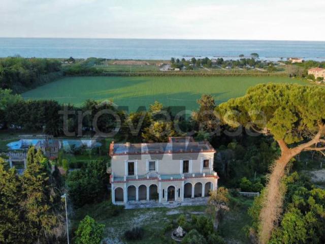 Villa Indipendente in vendita a Marina Palmense, Fermo