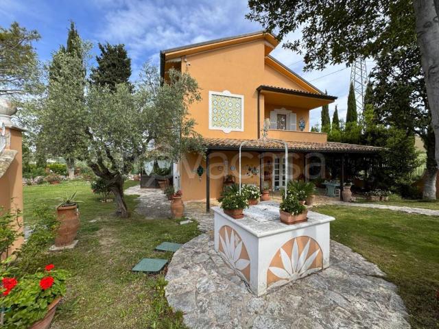 Villa Indipendente in vendita a Ponte Ete, Marche