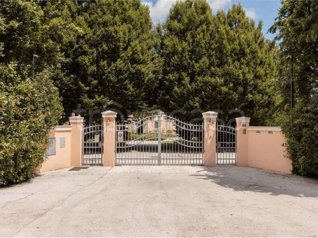 Villa Indipendente in vendita a Ferrara, Reggio Emilia