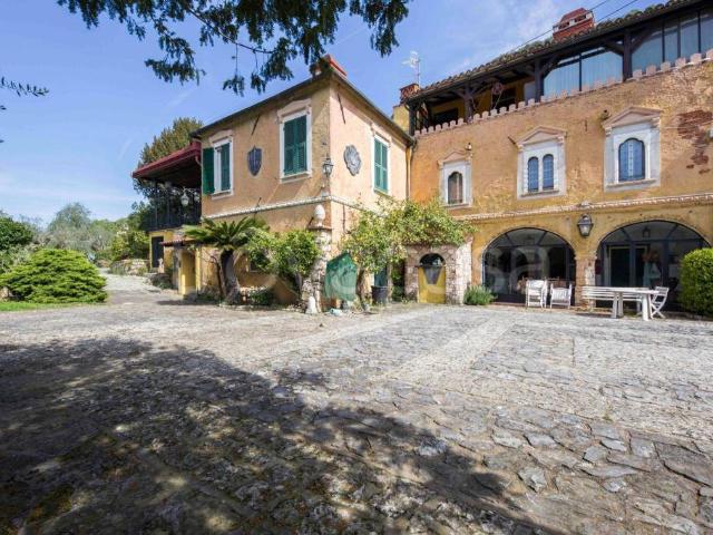 Villa Indipendente in vendita a Finale Ligure, Liguria